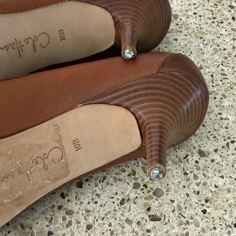 Cole Hann two-tone kitten heel shoe - Picture 5 of 6